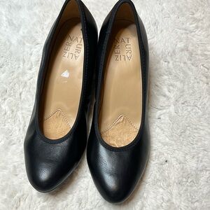 Black Naturalizer black pump